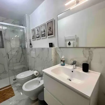 Casa Lux - Rare Find, Prime Location, Historic Gem Рапалло